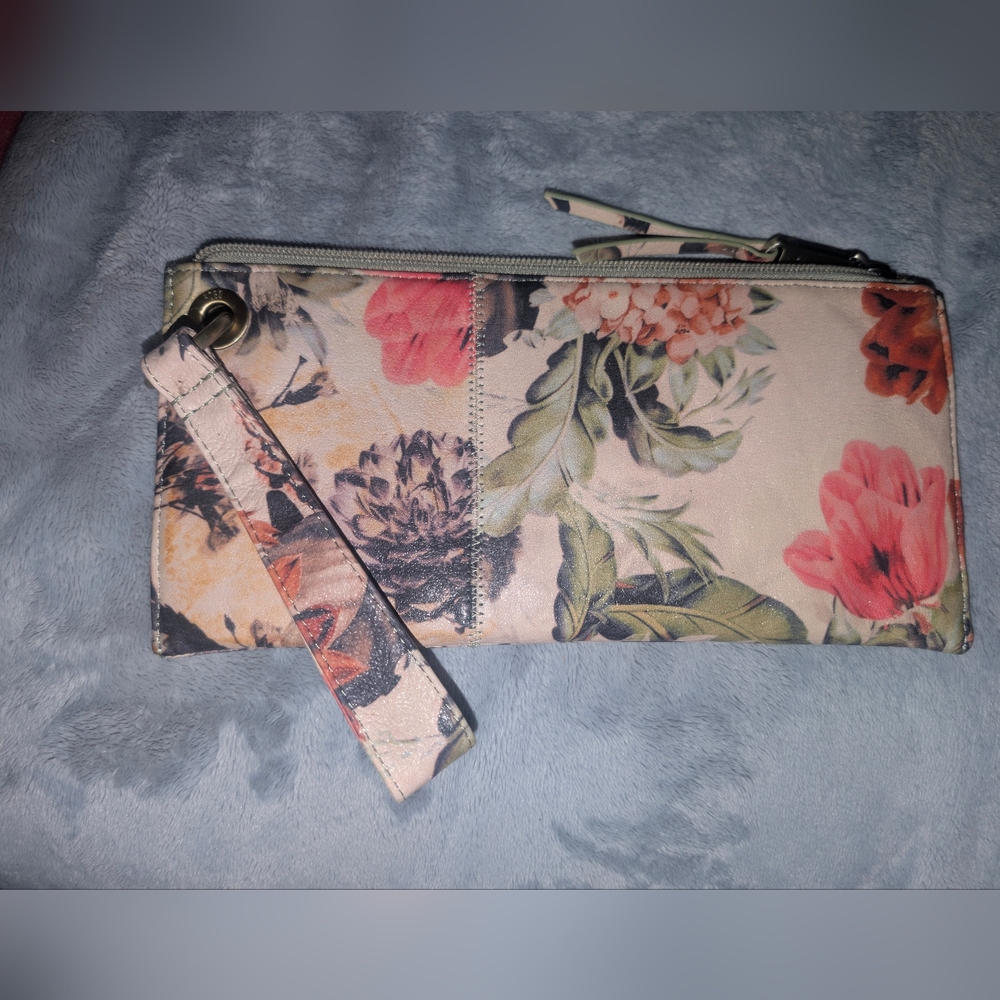 Hobo International Vida Botanical Floral Women's Wristlet, Real Leather.